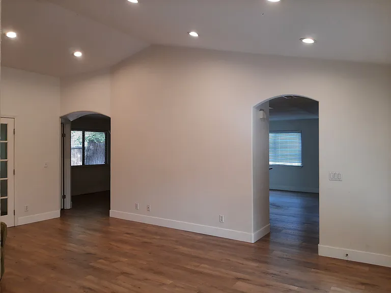 423 Wilson Ln — Photo 11