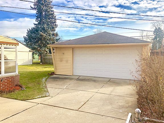 3rd image of 28983 Westfield St