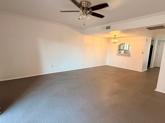 2nd image of 820 W 14th St