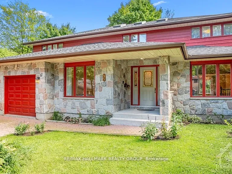 95 Macnabb Pl — Photo 2
