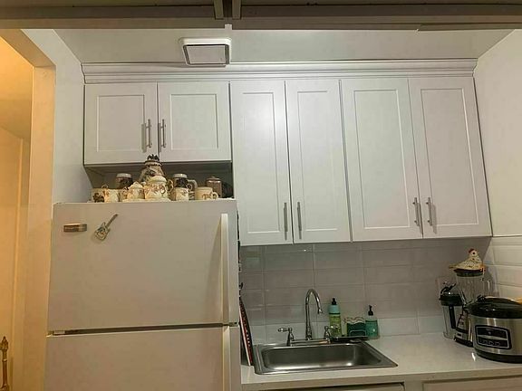 3rd image of 7622 Grand Central Pkwy #4