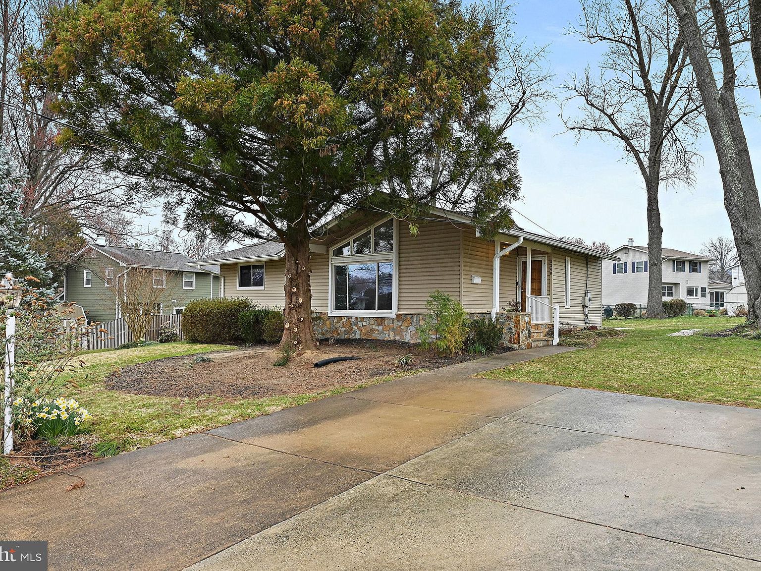 8340 Carnegie Dr, Vienna, VA 22180 Zillow