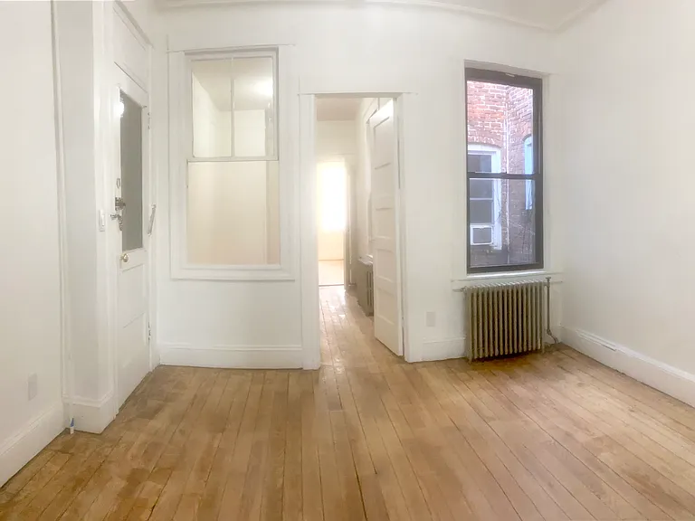 1692 Gates Ave #3L — Photo 7