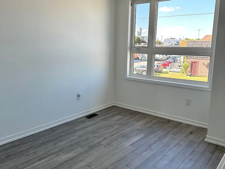 163 Hunt St N #101 — Photo 14