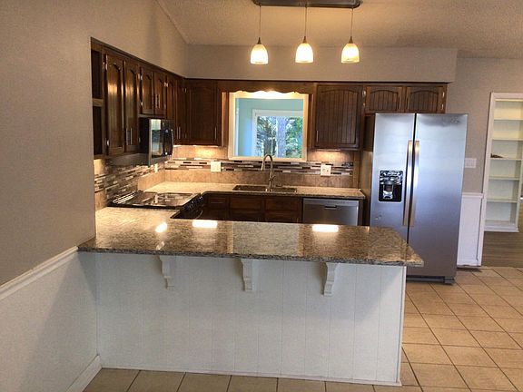 3rd image of 15 Briar Ct