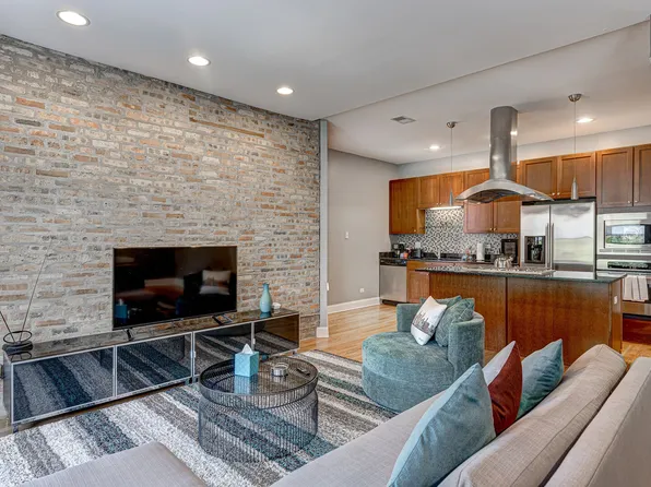 (undisclosed Address), Chicago, IL 60613