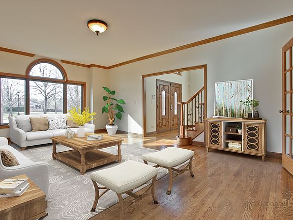 5th image of 301 S Harrison Ct