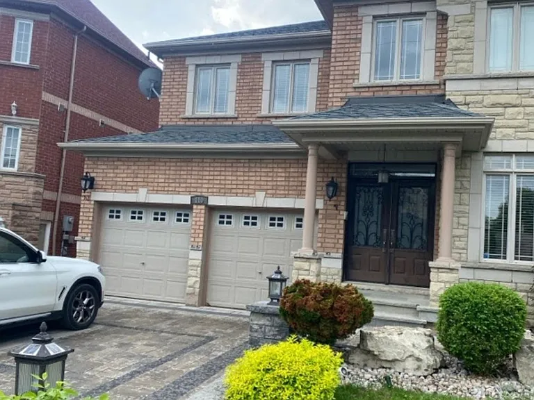 110 Bond Cres #2 — Photo 1