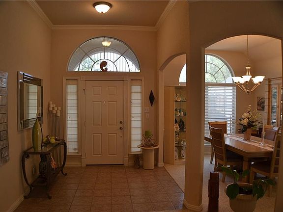 3rd image of 8114 Saddle Oak Dr