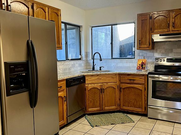 4th image of 1157 W ROMAINE Circle