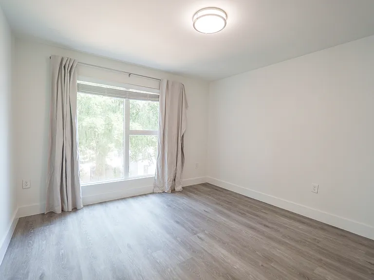 1300 Francis Ave — Photo 13