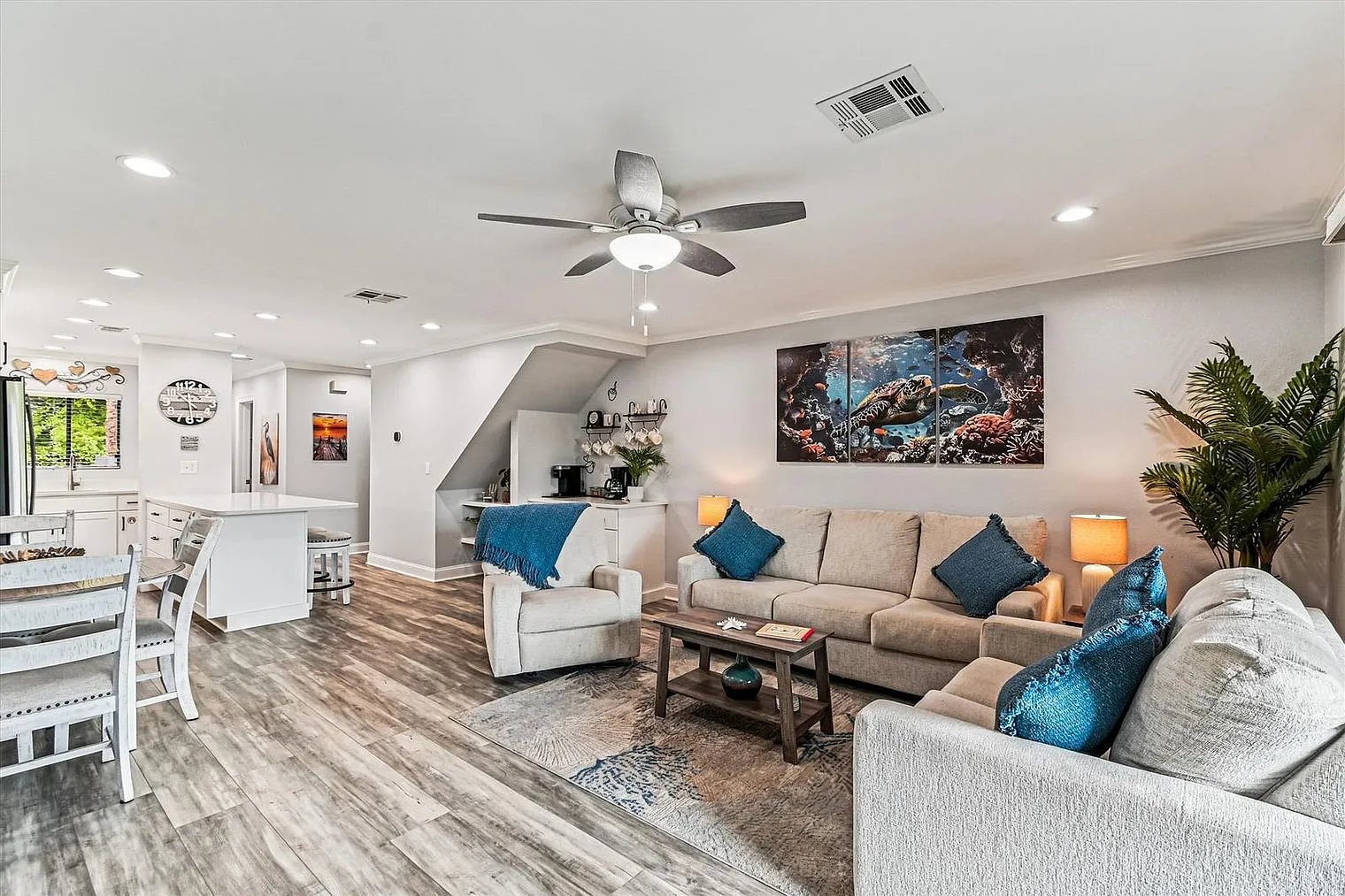 2 bed, 2.0 bath, 1097 sqft, $3,448 — Photo 3