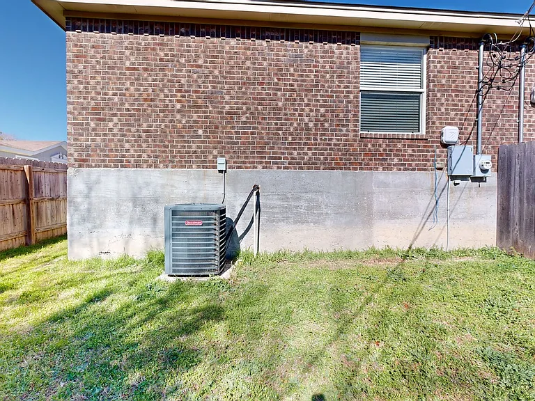 914 Ramblewood St #B — Photo 15