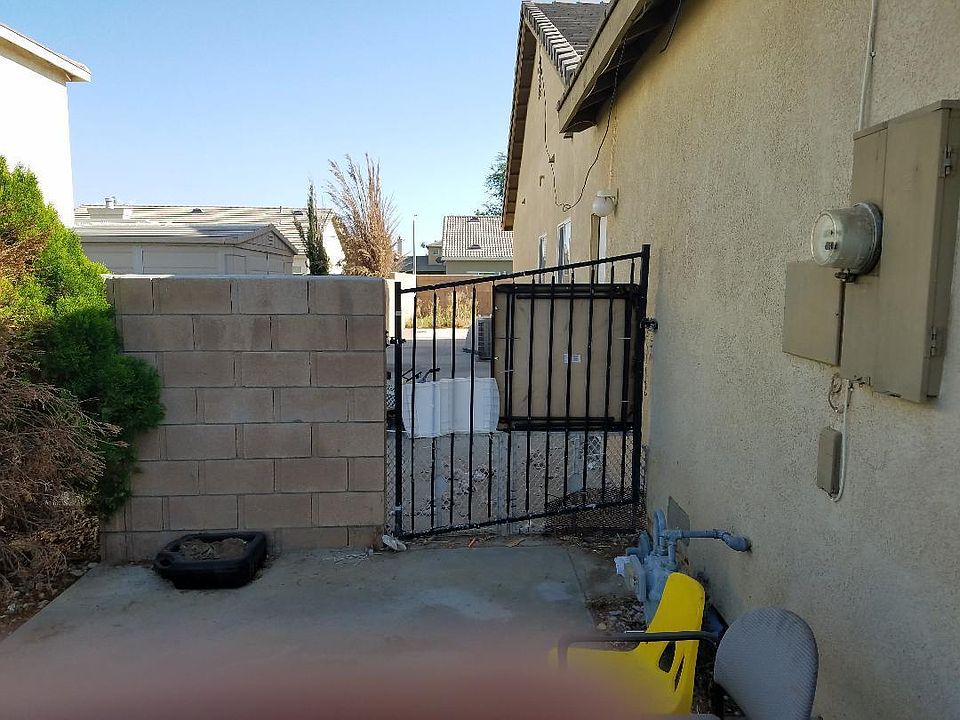 2nd image of 2032 Hart St
