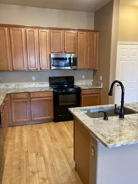 3 bed, 1406 sqft, $2,400 — Photo 2