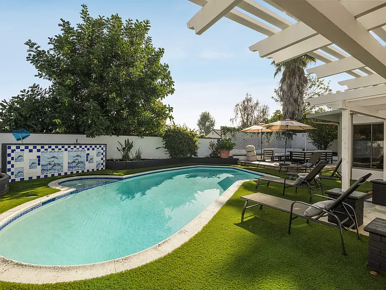 24262 Lysanda Dr — Photo 7