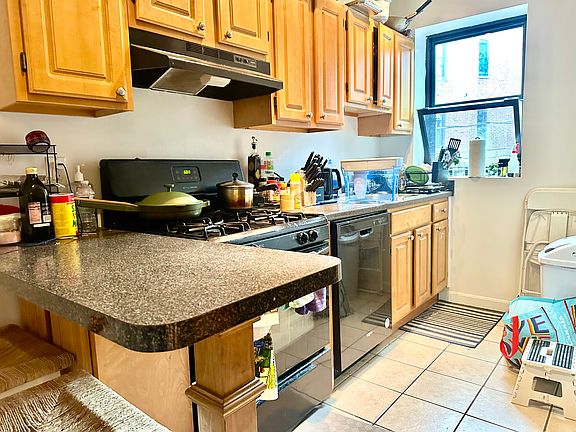 5th image of 1942 Beacon St APT 6A