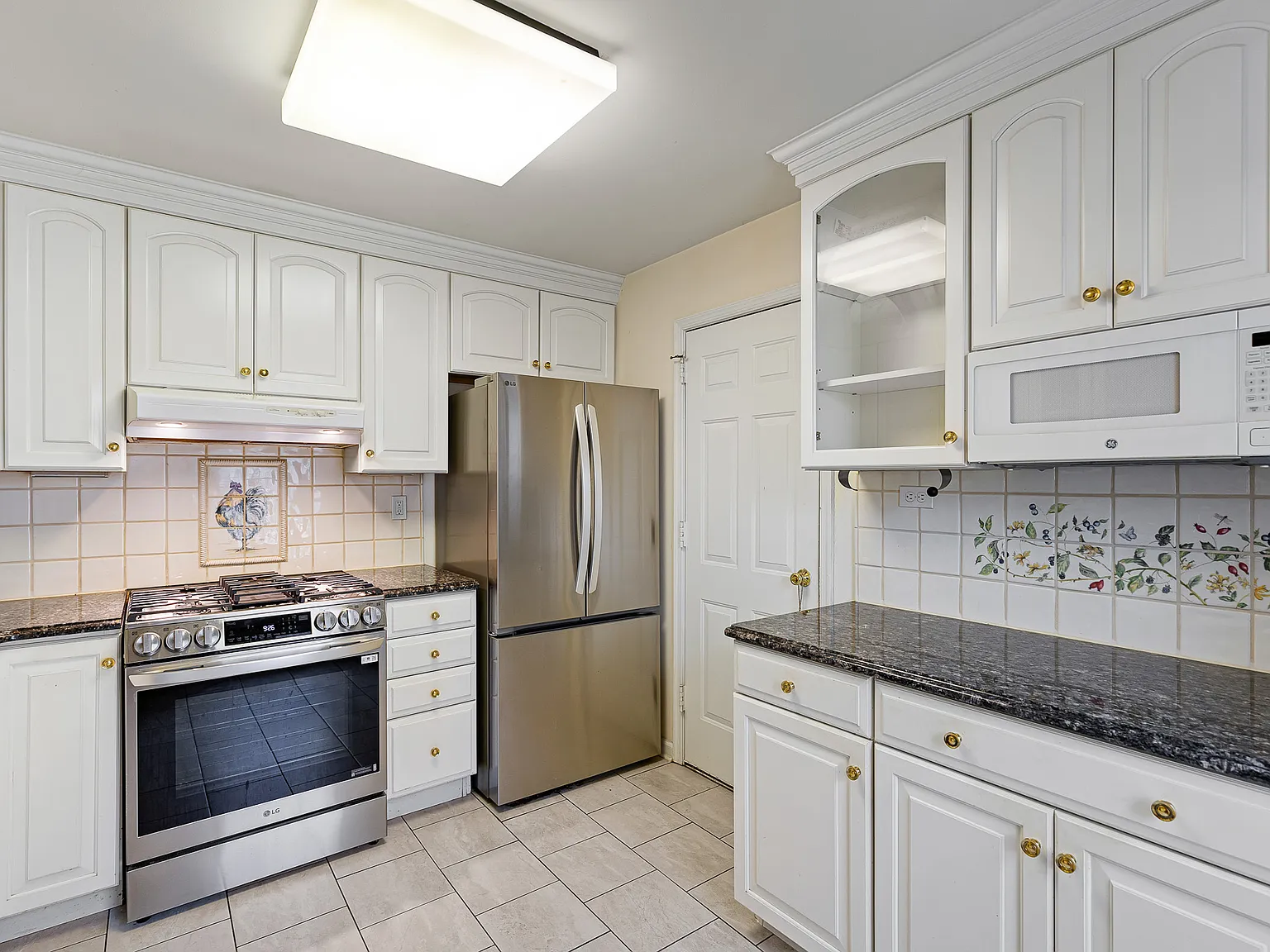 3 bed, 2100 sqft, $2,700 — Photo 3