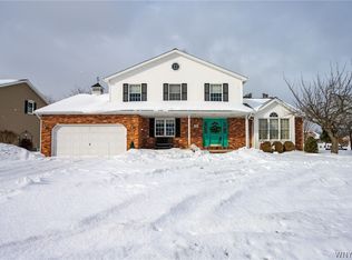 16 Buckhorn Ct, Grand Island, NY 14072