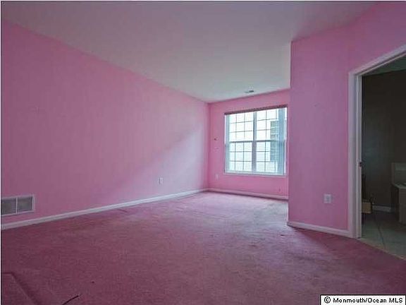 3rd image of 124 Huntington Dr