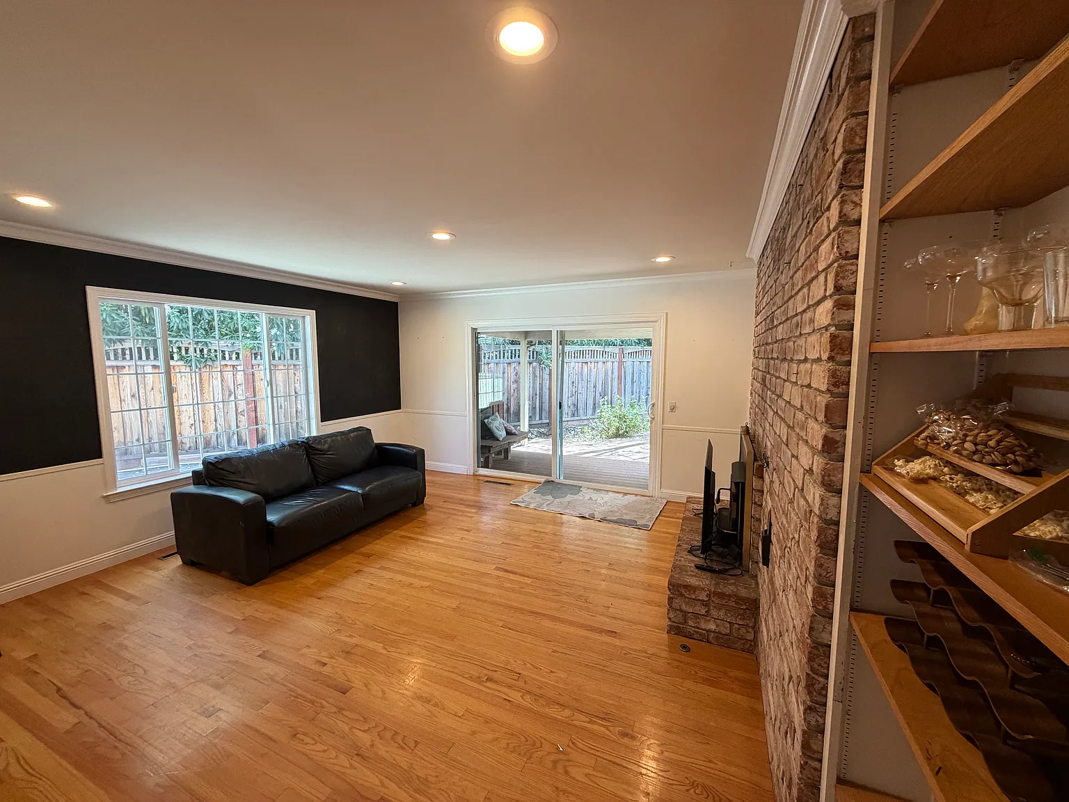 836 Lilac Way — Photo 4