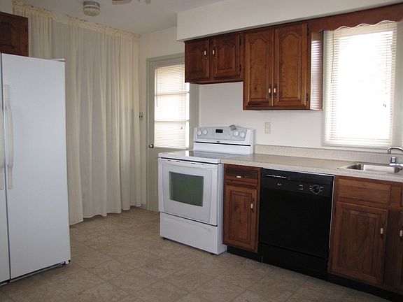 5th image of 804 E Ficklin St