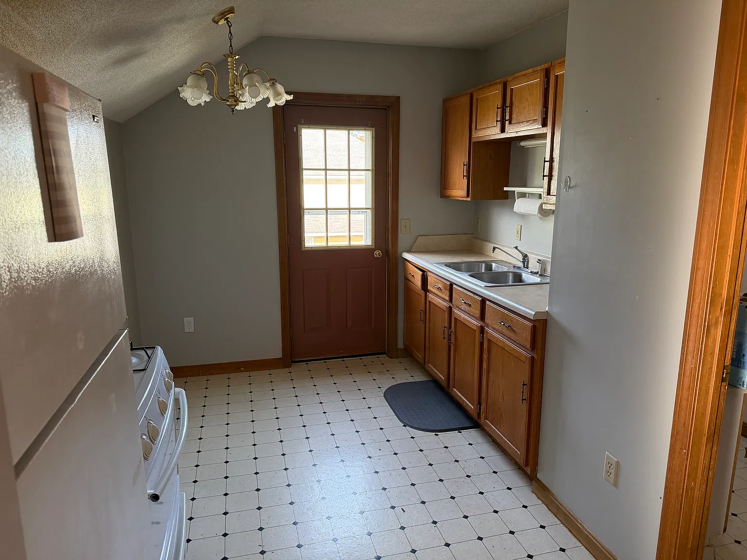 1 bed, 700 sqft, $1,275 — Photo 2