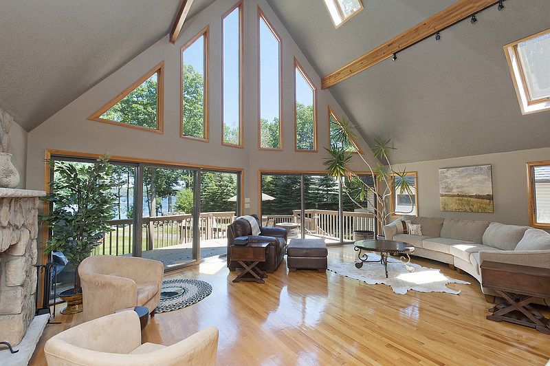 20' Cathedral Ceilings + Skylights