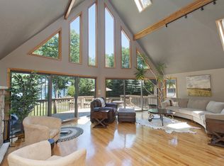 31 Boulder Point Rd, Lakeville, PA 18438