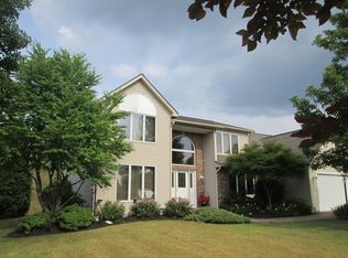 30 Fox Hill Dr, Fairport, NY 14450