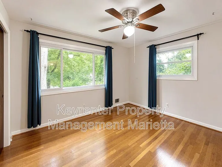 3720 Lake Dr SE — Photo 10