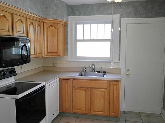 2nd image of 19767 Fairmount Blvd