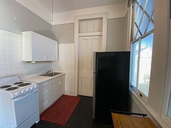 5th image of 1438 Pleasant St #C