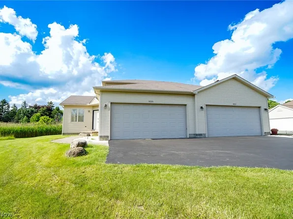 3225-3227 Starwick Ct, Canfield, OH 44406