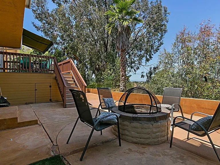 5881 Desert View Dr — Photo 14