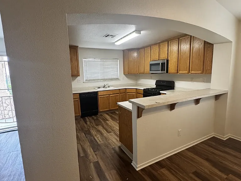 2138 W Solis St — Photo 7