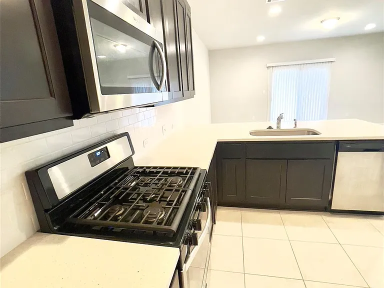 1725 Fountain Bridge Dr — Photo 8