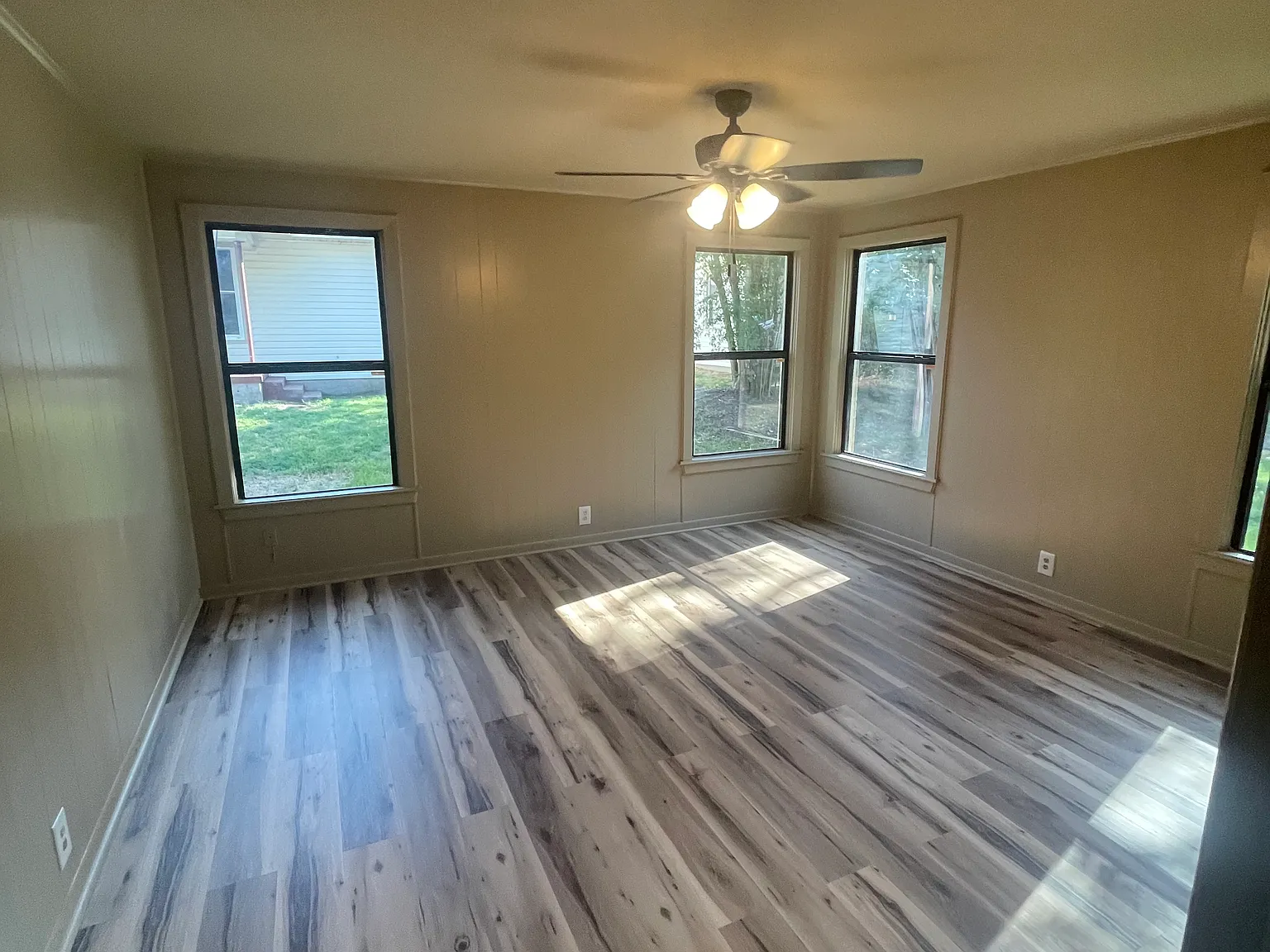 3 bed, 1894 sqft, $1,300 — Photo 1