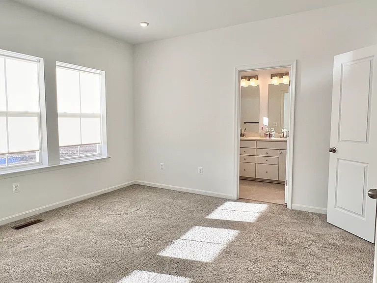 310 Andrew Ct — Photo 31