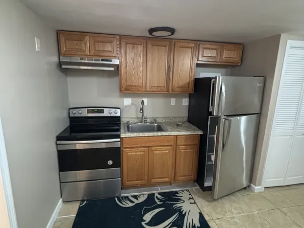 56 Dickerman St #4, New Haven, CT 06511