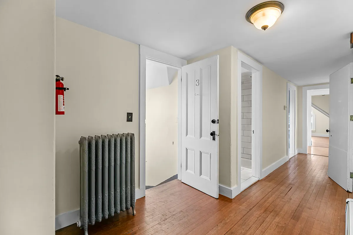 Building Photo - 18 Rhode Island Ave #3