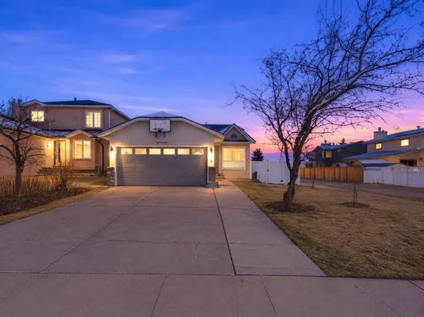 20 W Applewood Way SE, Calgary, AB T2A 7M8