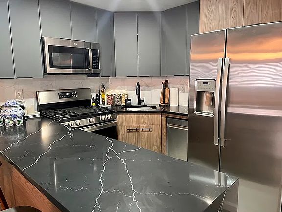 4th image of 133-38 Sanford Ave #5G