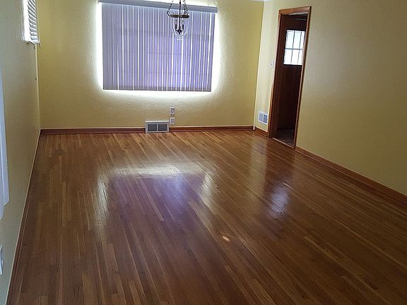 4th image of 319 Lorraine Pl