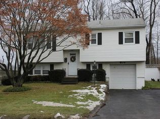 22 Purcell Dr, Danbury, CT 06810