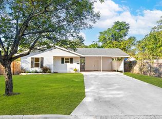 1109 N 5th St, Kerrville, TX 78028