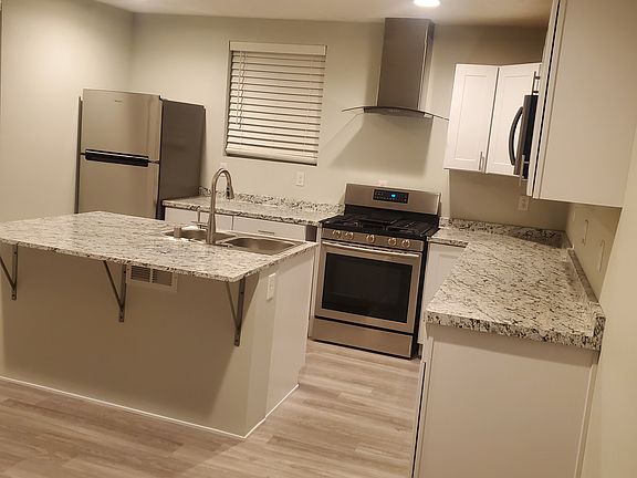2nd image of 709 E Lyons Ave