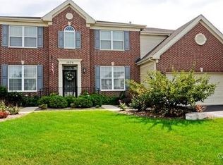 1575 S Falcon Dr, Libertyville, IL 60048