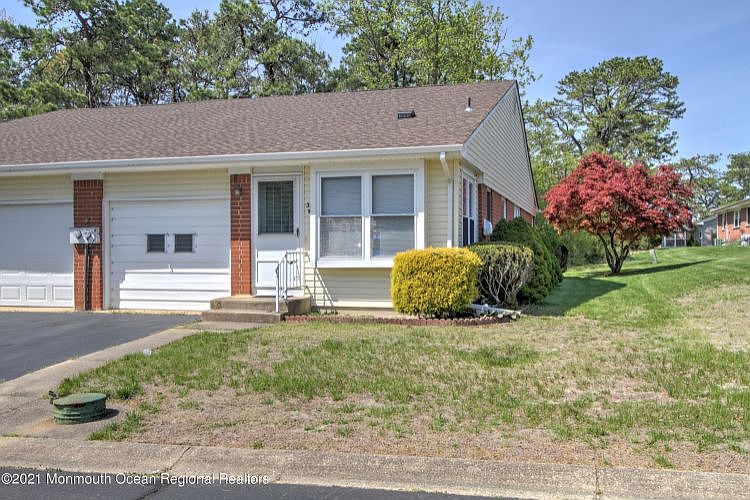 1st image of 32B Hancock Dr