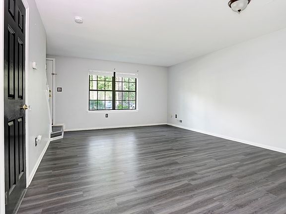 4th image of 27 Cheshire Dr #3104